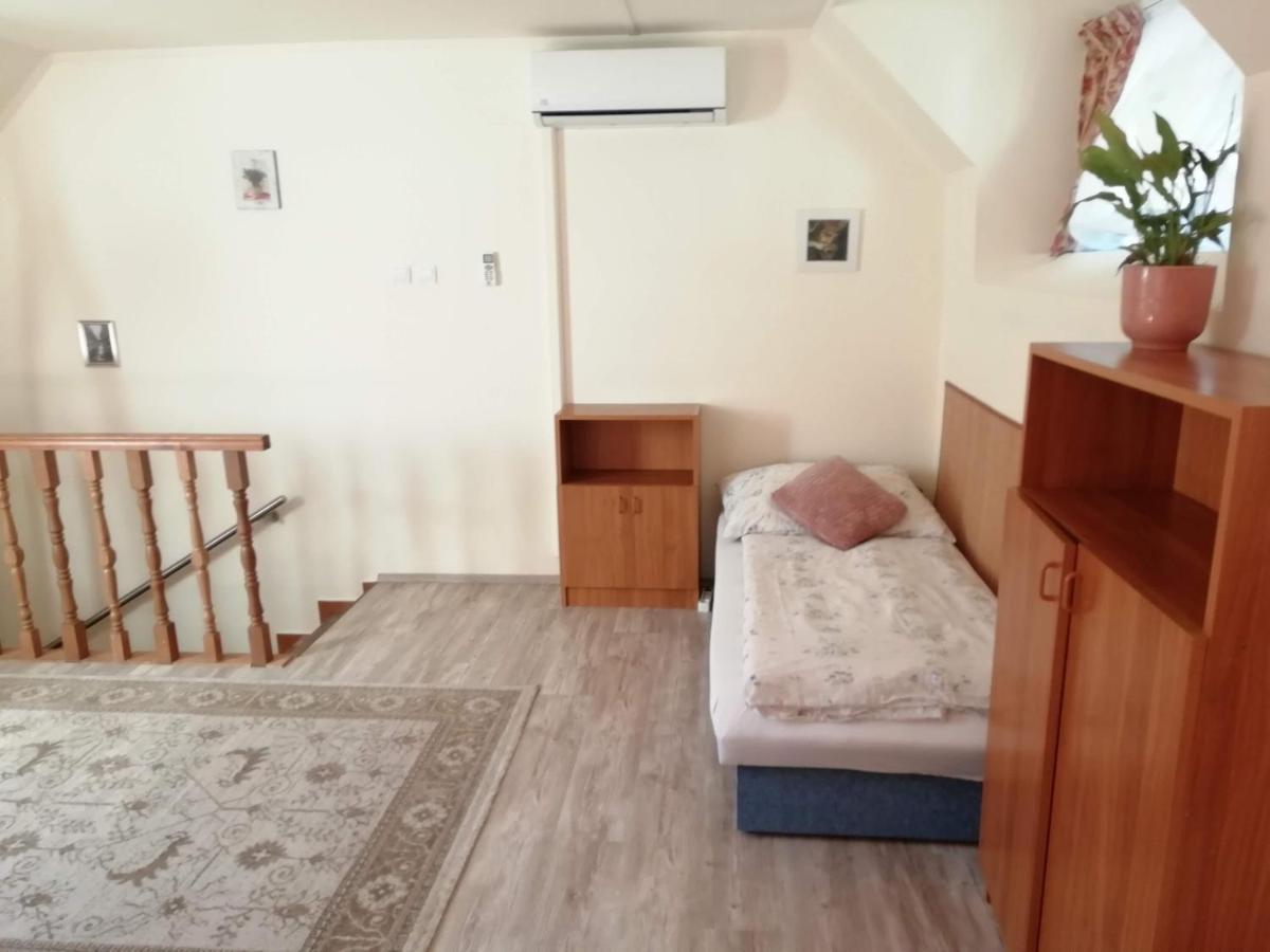 Cehmesterek Apartman Еґер Екстер'єр фото
